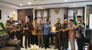 KEPALA KEJAKSAAN TINGGI RIAU TERIMA KUNJUNGAN KERJA DAN SEKALIGUS SILATURAHMI KETUA KOMISI I DPRD PROVINSI RIAU