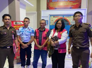 Kejaksaan Negeri Buton Melakukan Penahanan Tersangka CH.ESH Selaku Direktur PT.Tatwa Jagatnata dan AR Selaku Pejabat Pembuat Komitmen