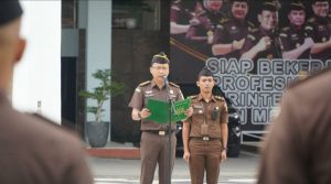 Koordinator Bidang Perdata dan Tata Usaha Negara Kejaksaan Tinggi Riau Menjadi Penerima Apel Kerja Pagi