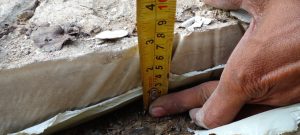 lagi, proyek pembangunan jalan Rabat Beton yang memakai Anggaran Dana Desa Diduga dikerjakan Asjad