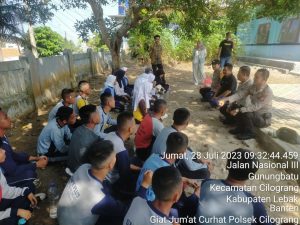 Polsek Cilograng Polres Lebak menggelar giat Jum’at Curhat bersama Camat Cilograng dan anggota Paskibra Kec.Cilograng