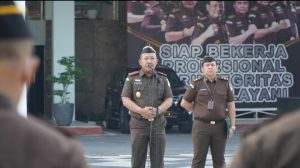 WAKIL KEPALA KEJAKSAAN TINGGI RIAU MENJADI PENERIMA APEL KERJA PAGI