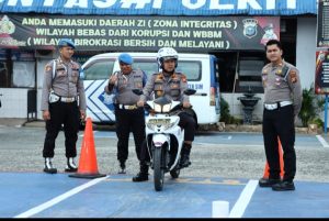 Kapolres Kampar Tinjau dan Test Drive di Lapangan Praktek Uji SIM SatLantas Polres Kampar