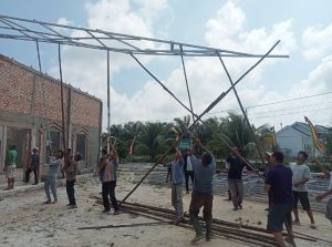 Warga Antusias Goro Memasang kuda- kuda Masjid Jami’ Baiturrahman Desa Rimbo Panjang