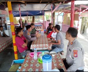 Jumat Curhat, Kapolsek Siak Hulu Didampingi Danramil Respon Langsung Keluhan Tokoh Masyarakat Buluh Cina