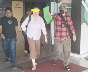 Tim Tabur Kejaksaan Agung dan Kejaksaan Tinggi Jawa Timur Berhasil Mengamankan DPO Terpidana Vinna Sencahero