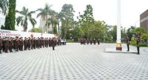 Marcos M. M. Simaremare, S.H., M. Hum Asisten Intelijen Kejaksaan Tinggi Riau Menjadi Penerima Apel Kerja Pagi