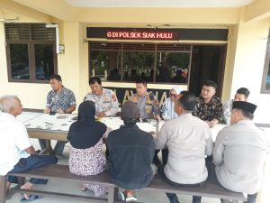 Jumat Curhat, Kapolsek Siak Hulu Respon Langsung Keluhan Warga Pangkalan Baru