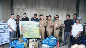 Bupati Rokan Hilir Afrizal Sintong Serahkan Bantuan Mesin Bot Sebanyak 80 Unit Mesin 30 HP Speed 2200 RPM Kepada Kelompok Nelayan Kec. Bangko Dan Kec. Palika