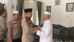 Dalam rangka Maulid Nabi Muhammad SAW 1445 H tahun 2023, Kapolres Pelalawan gelar Silaturahmi kepada salah seorang Tokoh Agama Kabupaten Pelalawan