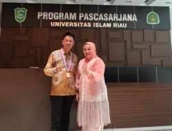 Bupati Rohil Ikut Yudisium Pascasarjana Dengan Maksimal