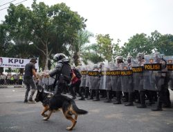 SISPAMKOTA POLDA RIAU DI JALAN GAJAH MADA PEKANBARU MENYERTAI SAMBUTAN KAPOLDA RIAU