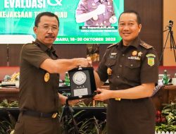 Dr. Supardi : Kepala Kejaksaan Tinggi Riau mengikuti Monitoring & Evaluasi Jaksa Agung Muda Pidana Militer Kejaksaan Agung RI di Kejaksaan Tinggi Riau