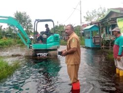 Dinas Lingkungan Hidup Kabupaten Rokan hilir (DLH) Pantau Normalisasi  Di SetiapTitik Banjir Di Rohil