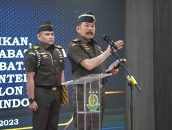 Jaksa Agung ST Burhanuddin memberikan amanat serta melantik, mengambil sumpah serah terima jabatan Pejabat Eselon I dan Eselon II Dalam Menyukseskan Pemilu Damai 2024