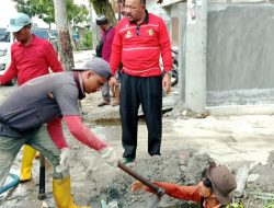 Suwandi, S.Sos Kepala Dinas Lingkungan Hidup (DLH) Rokan Hilir Kerahkan Tim Satgas Banjir Untuk Pembersihan Drainase dan Sungai