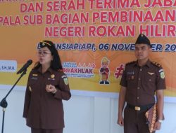 Kepala Kejaksaan Negeri Rokan Hilir Yuliarni Appy SH.MH., Lantik Jumieko Andra,S.H, M.H Sebagai Kepala Sub Bagian Pembinaan Kajari Rohil