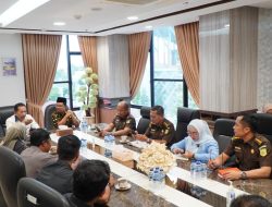 KEJAKSAAN TINGGI RIAU TERIMA KUNJUNGAN KERJA DAN SEKALIGUS SILATURAHMI KETUA BAWASLU PROVINSI RIAU