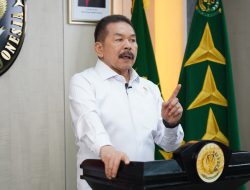 Jaksa Agung ST Burhanuddin memberikan pengarahan pada acara Kunjungan Kerja Virtual