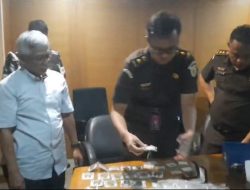 Tim Penyidik Jaksa Agung Menyita 17 Keping Logam Mulia Seberat 1.700 Gram di Kantor UBPP LM Jakarta Timur
