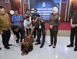 Penyerahan Surat Ketetapan Penghentian Penuntutan SKP2 An.Muhyani Seorang Perternak