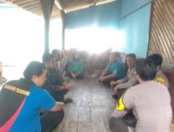 Kapolsek Cilograng Polres Lebak Gelar “JUM’AT CURHAT” Bareng Pegawai staff Kantor Kecamatan Kp.Gunungbatu Desa Gunugbatu.