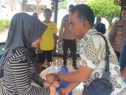 Jum’at Berkah, Polsek Siak Hulu Berbagi Sembako Kepada Warga Tidak Mampu di Desa Tanah Merah