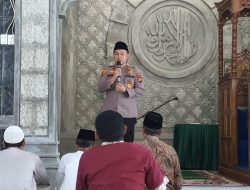 Usai Sholat Berjamaah, Polsek Perhentian Raja Sosialisasi Cooling Syatem Pemilu 2024