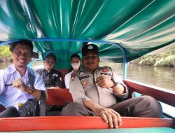 Tidak Kenal Kata Lelah, Personil Polsek Kateman Laksanakan Himbauan Pemilu Damai Menjangkau Desa Menggunakan Speed Boat