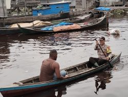 Cooling System Bhabinkamtibmas Desa Sungai Simbar Aipda Zulham Sambangi Masyarakat Di Sepanjang Sungai Simbar