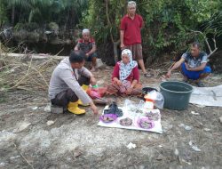 Mantap Jenderal, Bhabinkamtibmas Buluh Cina Polsek Siak Hulu Terus Beri Edukasi Cooling System Pemilu Damai