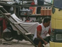 Ada Apa Dengan Polsek Payung Sekaki Tidak Bisa Menertibkan Aktifitas Ilegal Penjualan BBM Solar Subsidi Menggunakan Djerigen ??