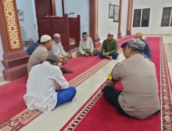 Gelar Sholat Subuh Keliling, Polsek Kempas Ajak Masyarakat Jaga Persatuan dan Kesatuan dalam Menghadapi Pemilu 2024.