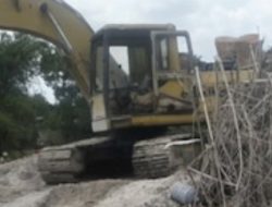 Walaupun Musim Banjir Mafia Tambang Galian C Tak Peduli Keselamatan Lingkungan Terkesan APH Tak Berdaya Di duga Ada Bintang Yang Membekap