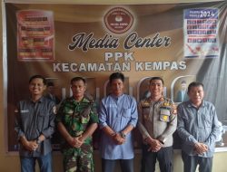 Kapolsek Kempas bersama PPK Rapat Koordinasi terkait Distribusi Logistik Pemilu 2024.
