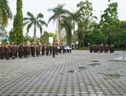Asisten Intelijen Kejaksaan Tinggi Riau Penerima Apel Kerja Pagi