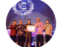 Kepala Kejaksaan Tinggi Riau Raih Penghargaan Cakaplah Awards 2024