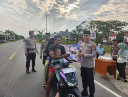 Polsek Kempas Berbagi Takjil Ramadhan, Wujud Kepedulian dan Kebersamaan terhadap sesama.