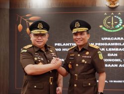 Jaksa Agung Melantik Staf Ahli Dr. R. Narendra Jatna, S.H., LL.M.sebagai Staf Ahli Bidang Ekonomi, Sosial dan Budaya serta Leonard Eben Ezer Simanjuntak, S.H., M.H. sebagai Staf Ahli Bidang Hubungan Antar Lembaga dan Kerja Sama Internasional