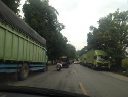 Macet Gegara Truk Besar Nginap, Tanggung Jawab Siapakah…?