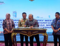 Intelijen Jaksa Agung : menghadiri  Rapat Penandatanganan Pakta Integritas PT Kilang Pertamina Internasional