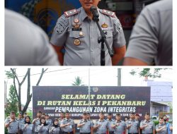 Penuh Bangga, Karutan Pekanbaru Sematkan Kenaikan Pangkat Kepada Tiga Orang Petugas