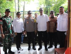 Kepala Kejaksaan Tinggi Maluku Agoes Soenanto Prasetyo Bersama Forkompinda Memonitoring Pelaksanaan Pemilihan Gubernur dan Wakil Gubernur
