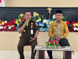 Bambang Heripurwanto Kajari SBB Gelar Kajian Rutin dan Doa Bersama  Para Kasi dan Jajaran di Aula Kantor Kejari SBB