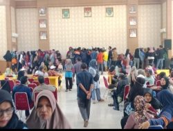 Menjelang Hari Raya Idul Pitri Dinas Lingkungan Hidup Rokan Hilir Bayar Dua Bulan Gaji Kepada Petugas Kebersihan