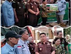 Kejari Solok Salurkan Bantuan Logistik untuk Korban Bencana Hidrometeorologi Kabupaten Solok